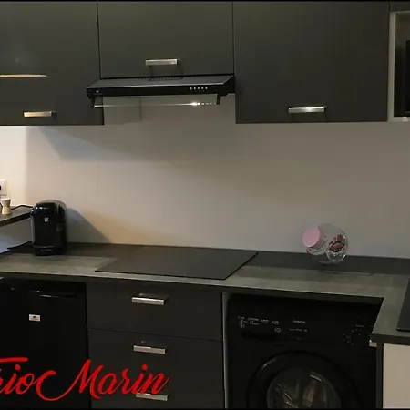 Trio Marin 아파트